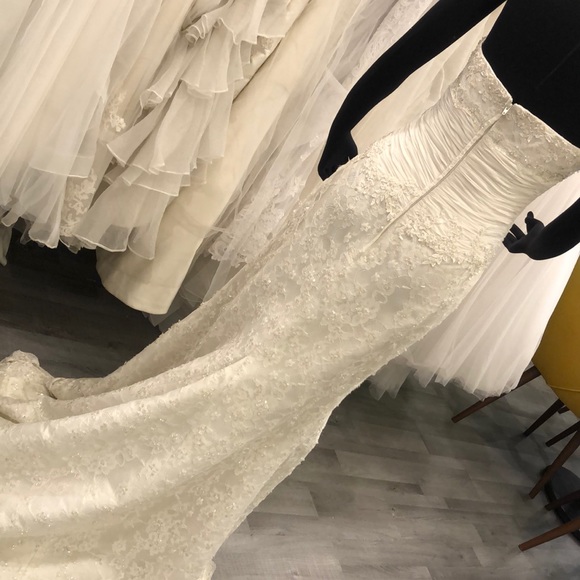 Lace wedding gown for sale - Picture 6 of 8